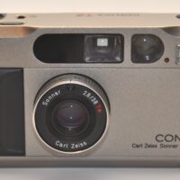 Contax T2. Includes case. MANUAL FOCUS FAULT (LENS JUDDERS).